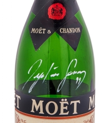 AYRTON SENNA SIGNED AND INSCRIBED 1991 CHAMPAGNE BOTTLE - 2