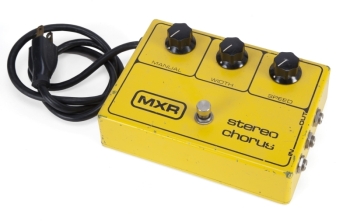 NEIL YOUNG MXR STEREO CHORUS PEDAL