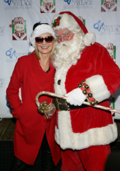 OLIVIA NEWTON-JOHN CHRISTMAS EVENT WARDROBE - 4