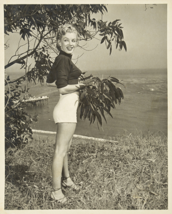 MARILYN MONROE CIRCA 1949 BLACK AND WHITE PHOTOGRAPH