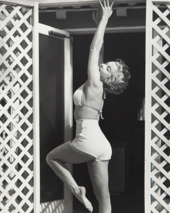MARILYN MONROE 1953-1960s BLACK AND WHITE PHOTOGRAPH BY ANDRE DE DIENES