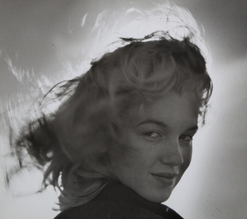 MARILYN MONROE 1945-1960s BLACK AND WHITE PHOTOGRAPH INSCRIBED BY ANDRE DE DIENES