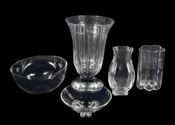 GROUP OF GLASSWARE BY VARIOUS MAKERS