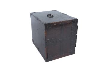 JAPANESE MEIJI PERIOD (1868-1912) SEA TRUNK WITH HIDDEN COMPARTMENTS