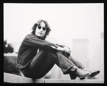 JOHN LENNON PHOTOGRAPH BY BOB GRUEN