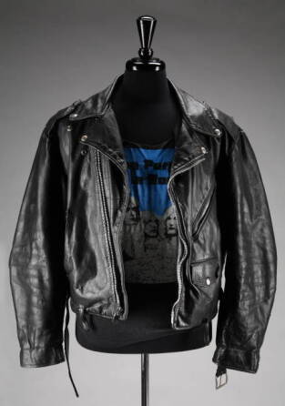 SLASH STAGE WORN OUTFIT