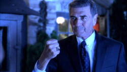 HEROES ARTHUR PETRELLI PROPS - 3