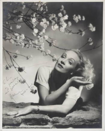 MARLENE DIETRICH SIGNED PORTRAIT