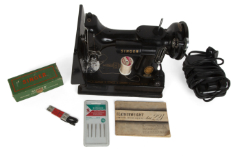 ELVIRA SINGER SEWING MACHINE AND BUTTONHOLER