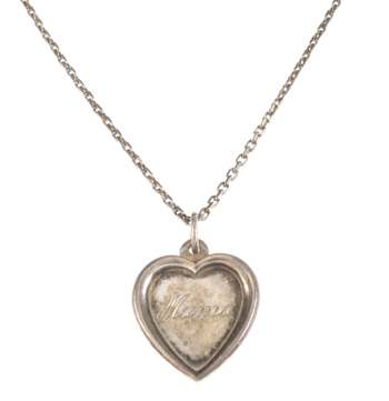 ELVIRA TIFFANY HEART NECKLACE GIFTED TO CASSANDRA PETERSON BY "MAMA'S BOYS" CAST