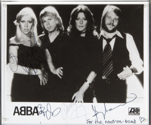 OLIVIA NEWTON-JOHN ABBA PUBLICITY IMAGE SIGNED BY ABBA TO NEWTON-JOHN