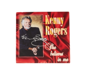 KENNY ROGERS: SIGNED "SHE BELIEVES IN ME" CD SINGLE