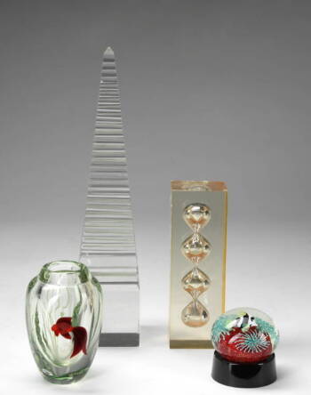 TWO ORIENT & FLUME GLASS ITEMS AND OTHER TABLETOP SCULPTURES