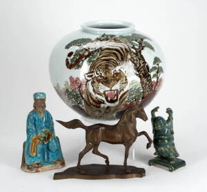GROUP OF ASIAN DECORATIVE ITEMS