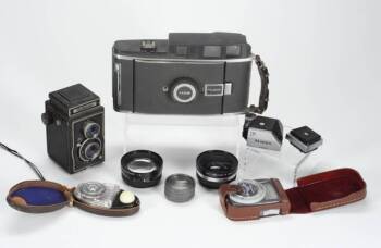 GROUP OF VINTAGE PHOTOGRAPHIC EQUIPMENT