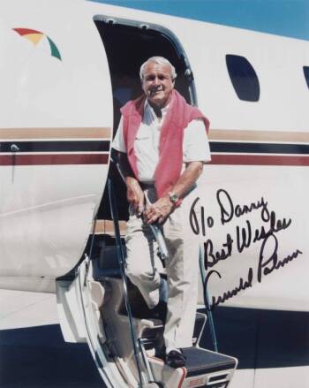 ARNOLD PALMER SIGNED PHOTOGRAPH