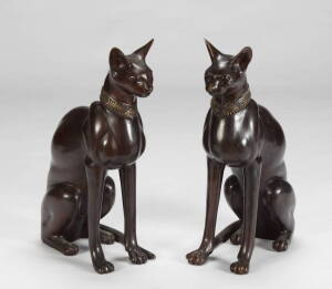 A PAIR OF BRONZE SIAMESE CATS