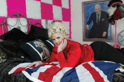 ANNA NICOLE SMITH MARILYN MONROE PILLOW AND PUZZLE - 2