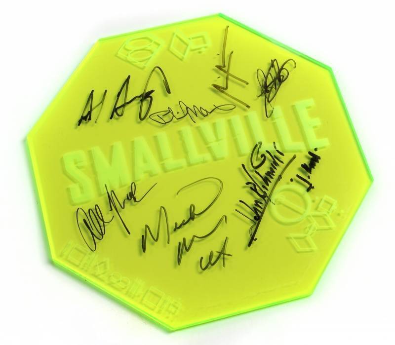 SMALLVILLE AUTOGRAPHED OVERSIZED KRYPTONITE SPACES