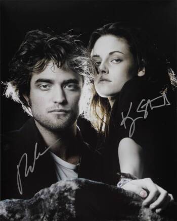 ROBERT PATTINSON AND KRISTIN STEWART SIGNED PHOTOGRAPH