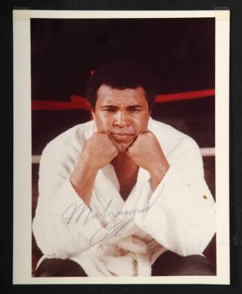 MUHAMMAD ALI SIGNED COLOR PHOTO