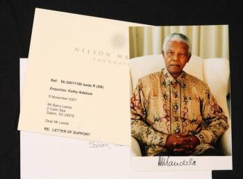 NELSON MANDELA SIGNED PHOTOGRAPH