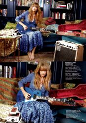 Taylor Swift | 2014 Glamour Magazine Photo Shoot Used Pillows With Magazine - 2
