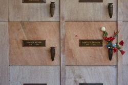 Marilyn Monroe | Burial Crypt Near Monroe And Hugh Hefner - 2
