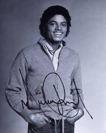 MICHAEL JACKSON SIGNED PUBLICITY PHOTOGRAPH