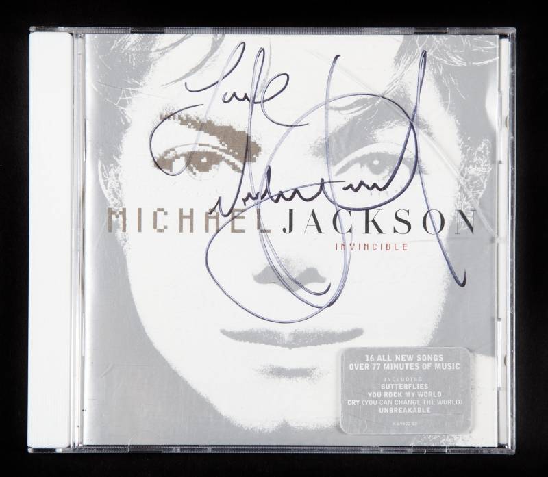 MICHAEL JACKSON SIGNED INVINCIBLE CD