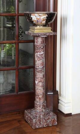 PAIR OF VARIEGATED MARBLE COLUMNS AND ASIAN GILDED BOWLS