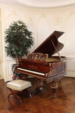 C. GUNTHER & SOHNE VICTORIAN BABY GRAND PIANO