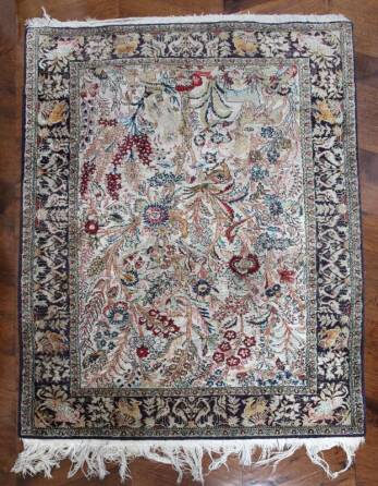 ORIENTAL AREA RUG