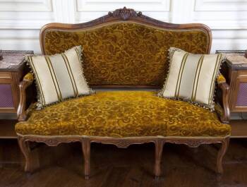 ROCOCO STYLE SETTEE