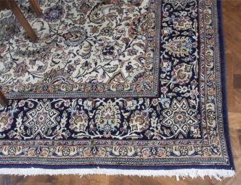 ROOM SIZE ORIENTAL RUG