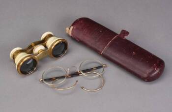 A PAIR OF OPERA GLASSES