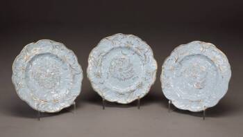 A GROUP OF THREE BLUE POTTERY PLATES AND A COASTER