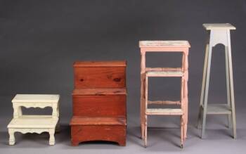 A GREEN PAINTED PLANT STAND AND THREE STEP STOOLS