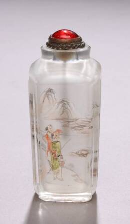 A REVERSE-PAINTED CRYSTAL SNUFF BOTTLE