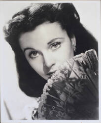 VIVIEN LEIGH SIGNED PHOTO - 2