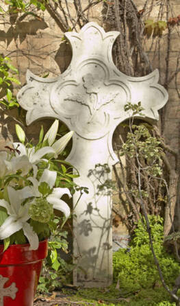 A GOTHIC REVIVAL STYLE MARBLE CROSS