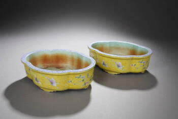 PAIR OF CHINESE PORCELAIN BOWLS