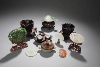 COLLECTION OF JADE AND HARDSTONE ITEMS