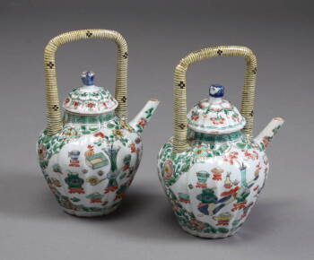 PAIR OF ANTIQUE FAMILLE VERTE CHINESE PORCELAIN