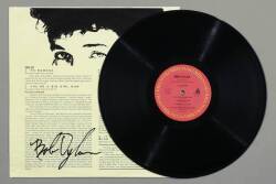 BOB DYLAN SIGNED RECORD SLEEVE