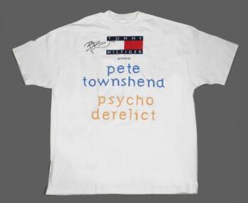 PETE TOWNSHEND SIGNED T-SHIRT