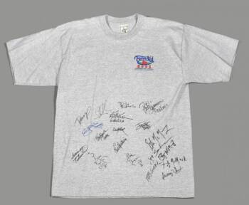2001 FARM AID T-SHIRT SIGNED BY MUSICAL ARTISTS