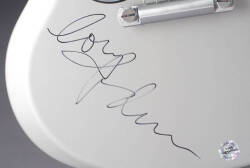 MADONNA SIGNED GIBSON GUITAR - 2