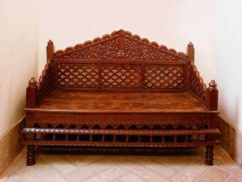 CHER - AN ANGLO-INDIAN STYLE LOW SETTLE
