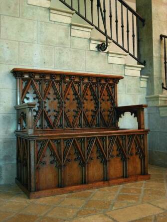 CHER - A VICTORIAN GOTHIC REVIVAL OAK SETTLE